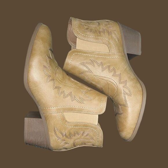NWOB GLOBALWIN Camel Pull On Ankle Boots The Western Cowboy Cowgirl Boots 9.5 - Picture 5 of 7